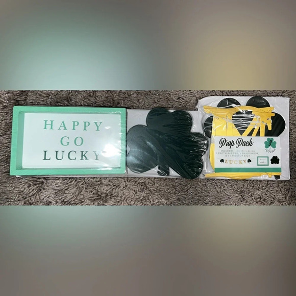 NWT Set of 3 St. Patrick’s Day Prop Set - Picture 1 of 3